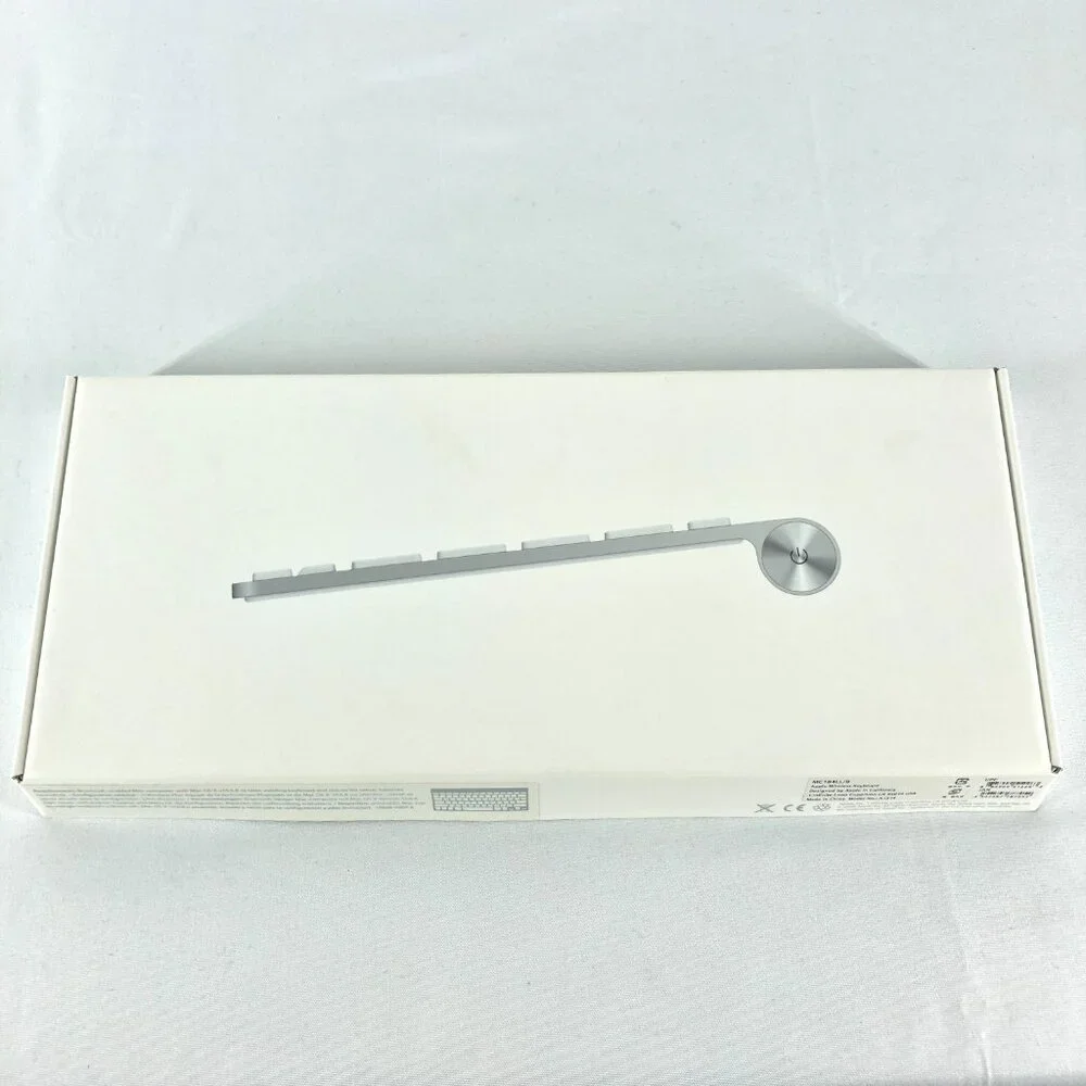 Apple Wireless Keyboard in White and Silver
